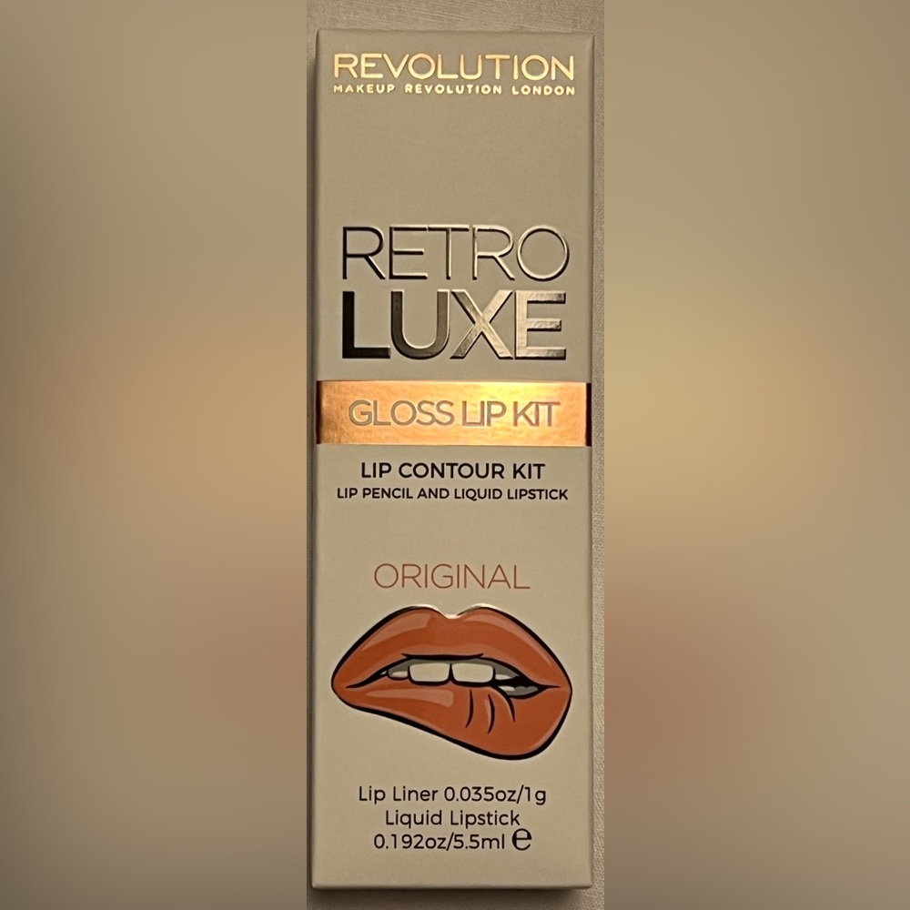 Makeup Revolution Retro Luxe “Original” Gloss kit